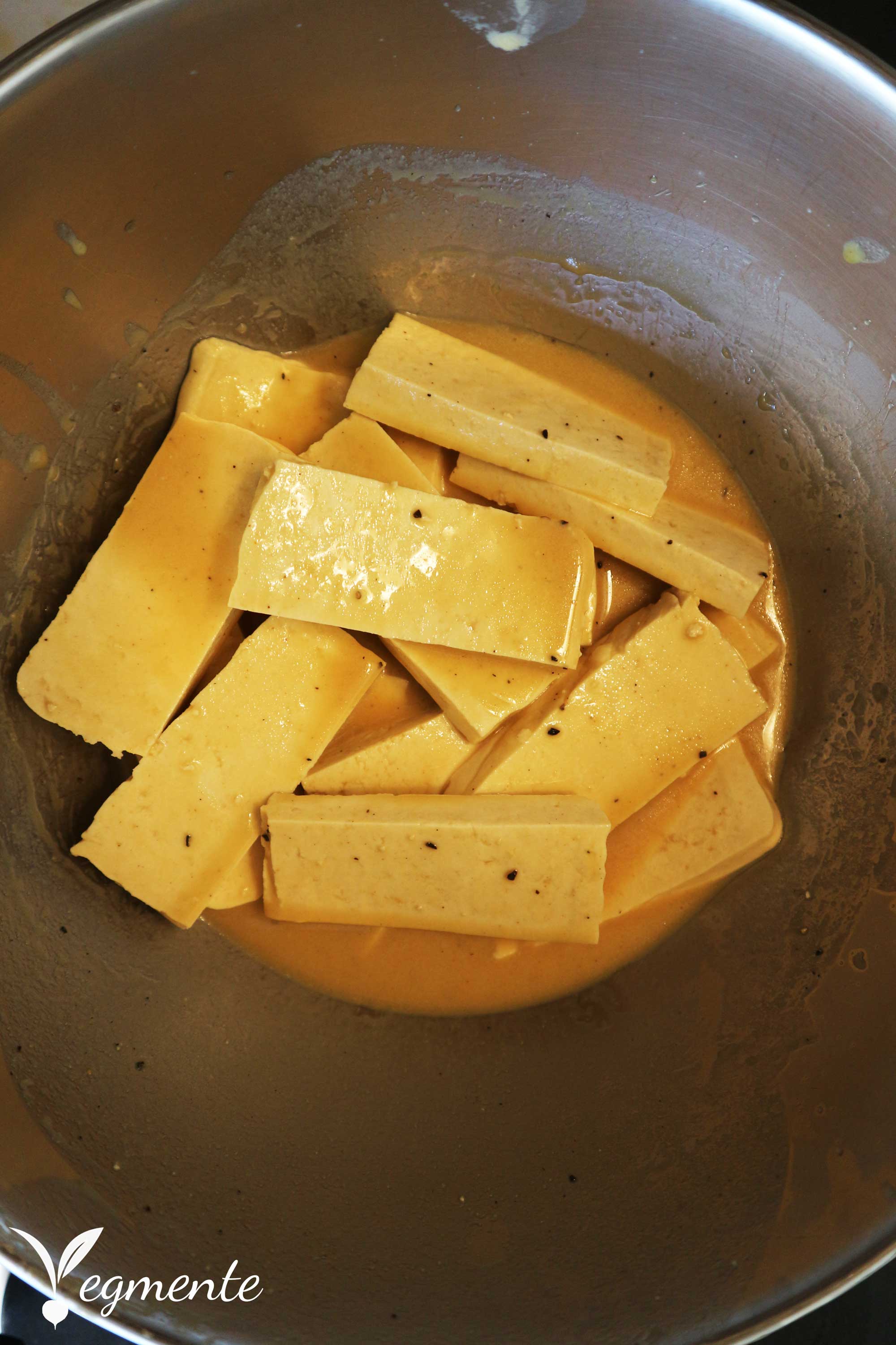 Tofu em molho de vinho branco e mostarda